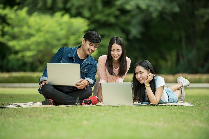 一個(gè)pdf分拆成多個(gè)文件如何實(shí)現(xiàn),福昕編輯器的優(yōu)勢(shì)在哪里