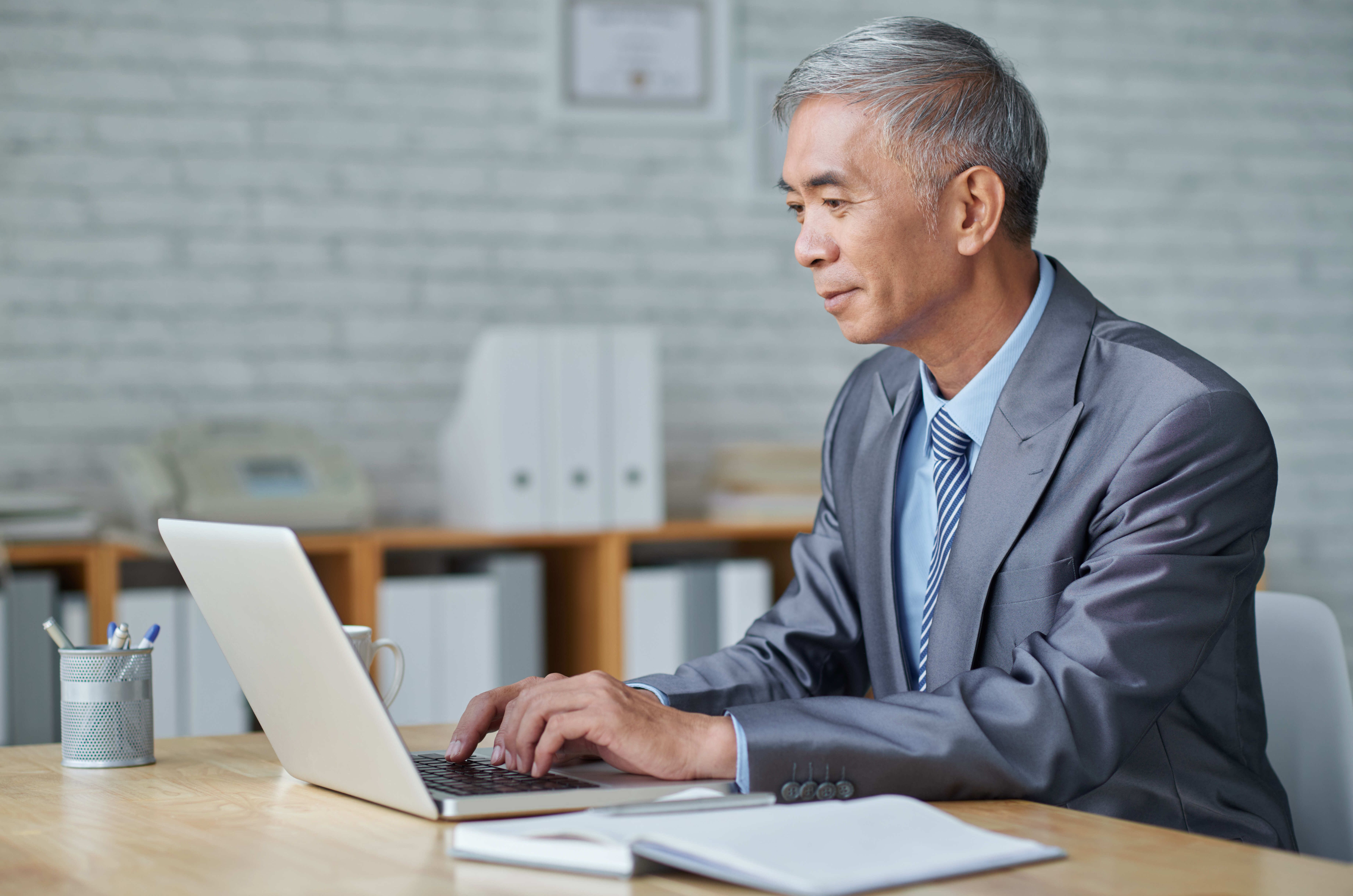 如何免費(fèi)壓縮pdf文件大?。扛ｊ扛呒?jí)PDF編輯器的壓縮方法是什么？